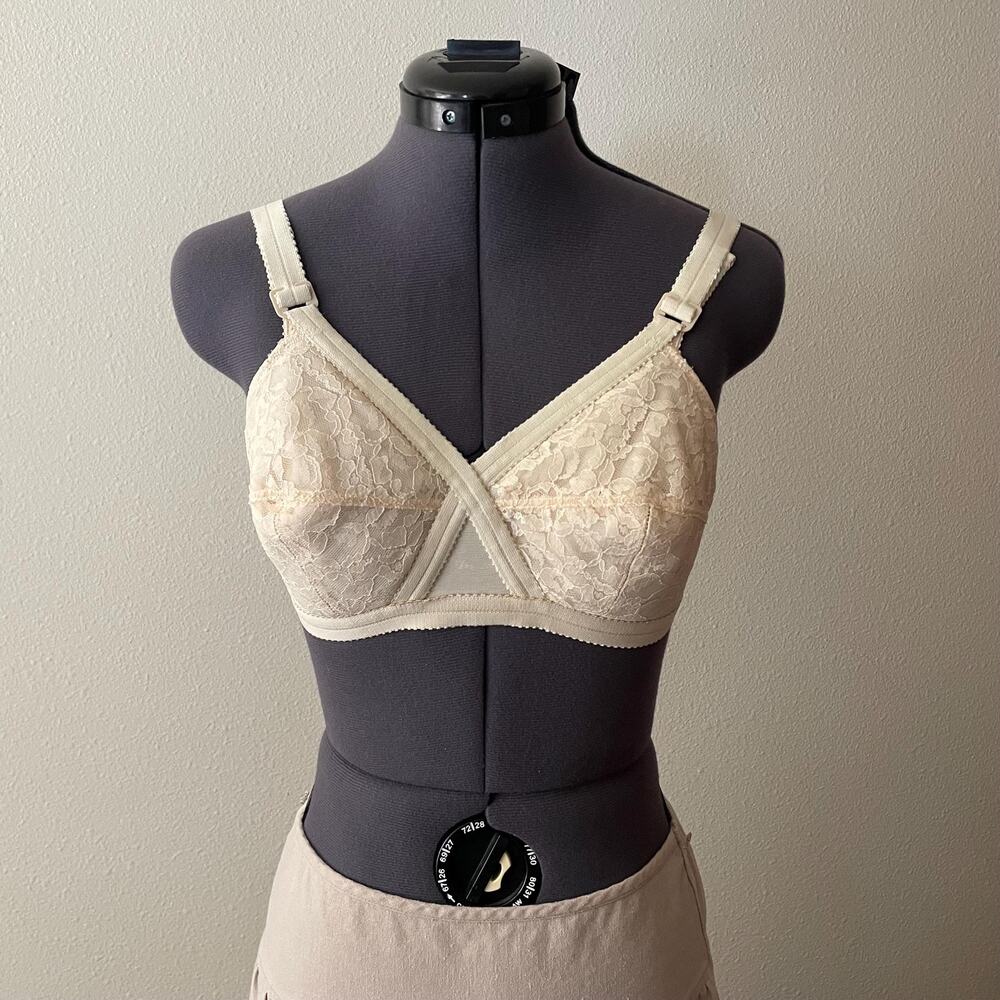 1960's vintage bra cream lace lingerie 36C (sister sizes 34D, 38B)